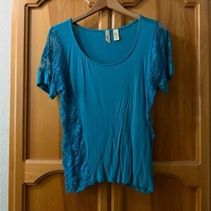 BKE Teal Lace Accent Short Sleeve Top